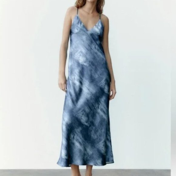 👗Zara Printed Silky Dress, Blue NWT - L - Picture 2 of 10